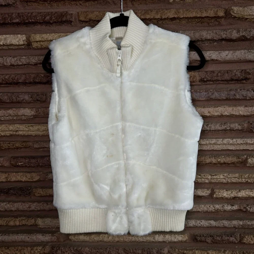 Old Navy Faux Fur Girls Vest White Furry Fuzzy Cozy Size XXL Fits a Small Woman